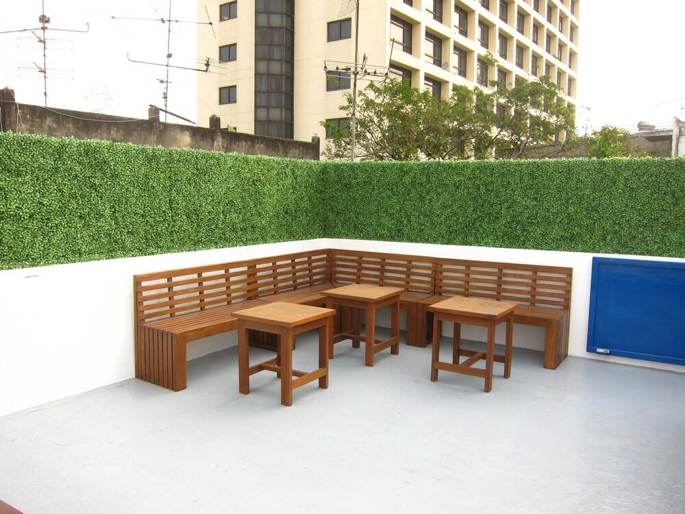 Jellybean Ezy Hostel Sathorn กรุงเทพมหานคร ภายนอก รูปภาพ